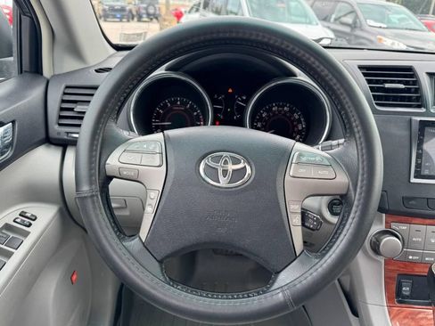 Used 2010 Toyota Highlander Limited AWD/4WD image 14