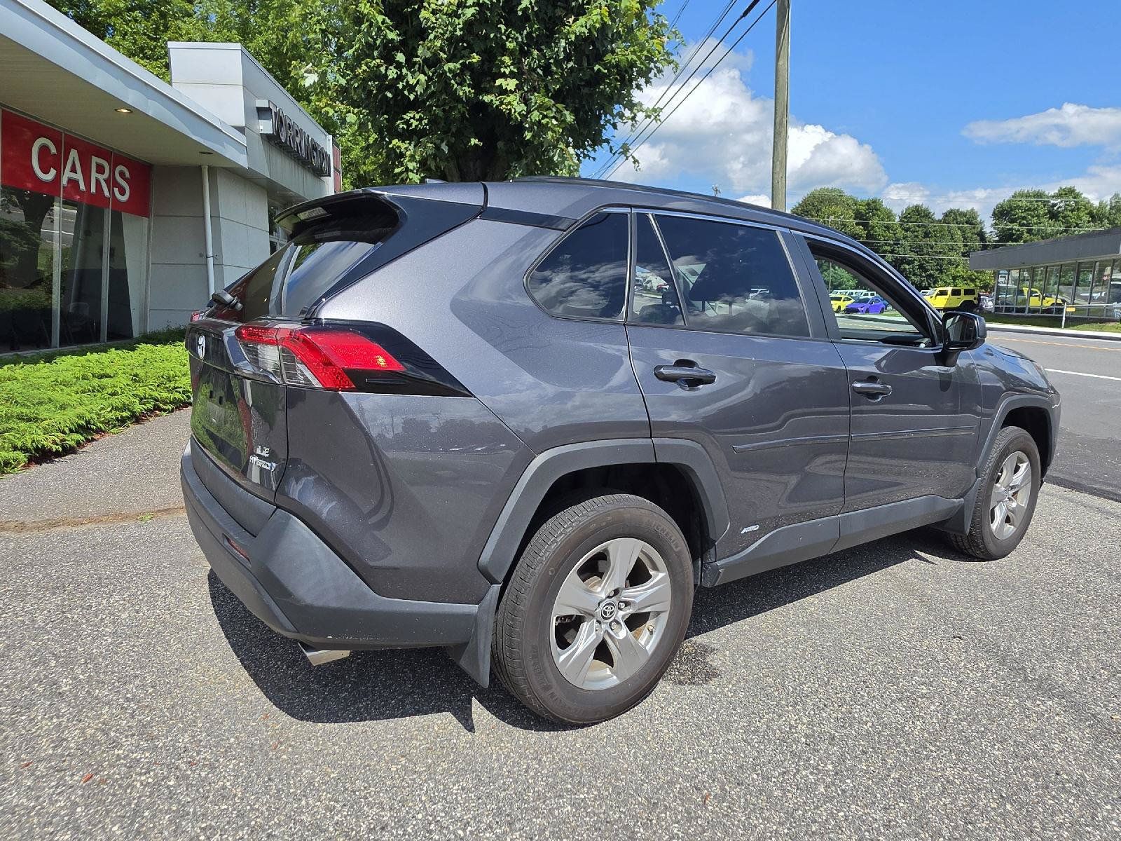 Used 2024 Toyota RAV4 LE AWD/4WD image 3