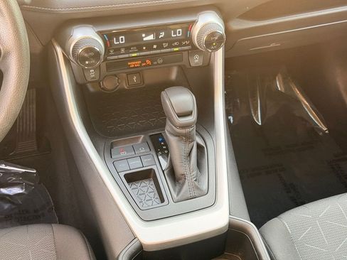 Certified 2022 Toyota RAV4 XLE FWD image 17