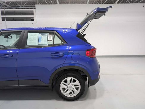 Used 2023 Hyundai Venue SE FWD image 11