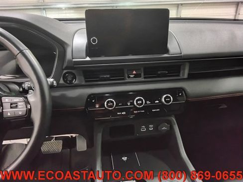 Used 2025 Honda Pilot TrailSport image 12