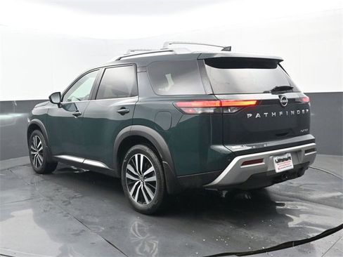 Used 2024 Nissan Pathfinder Platinum image 3