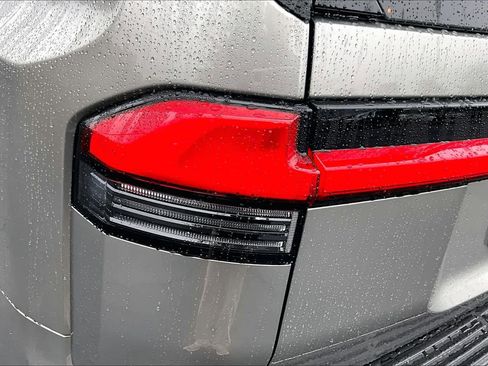 Used 2025 Lexus GX 550 w/ Accessory Package (2T) image 29