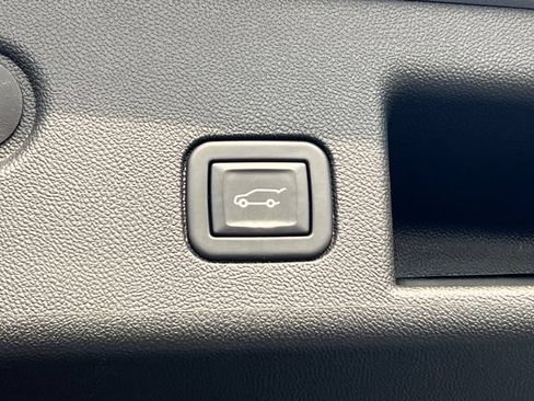 Used 2023 Chevrolet Equinox LT w/ Driver Convenience Package AWD/4WD image 37