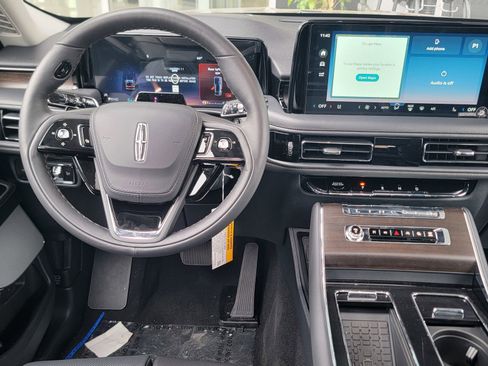 New 2026 Lincoln Aviator Reserve w/ Luxury Package image 13