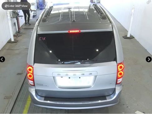 Used 2020 Dodge Grand Caravan SXT FWD image 4