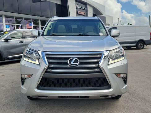 Used 2019 Lexus GX 460 Premium w/ Premium Package image 2