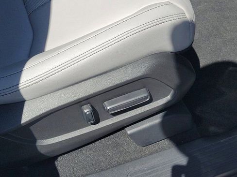 Certified 2025 Honda Pilot Touring image 9