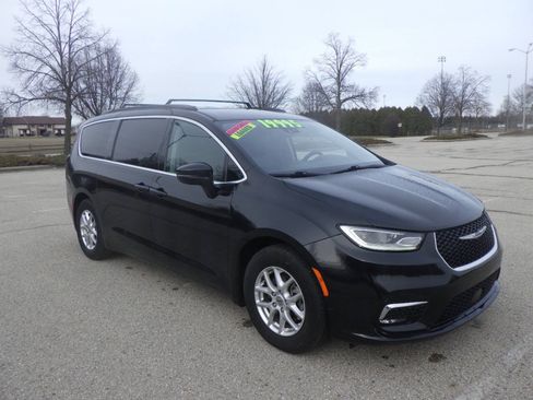 Used 2022 Chrysler Pacifica Touring-L FWD image 5