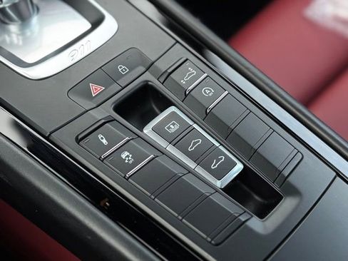 Used 2019 Porsche 911 Turbo image 30