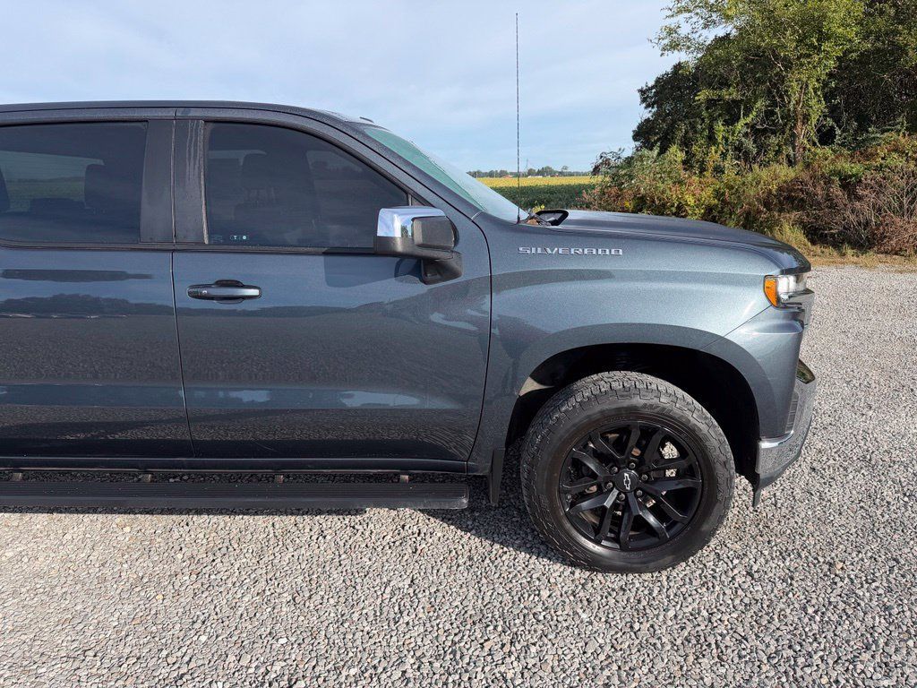 Used 2019 Chevrolet Silverado 1500 LT w/ All-Star Edition AWD/4WD image 17