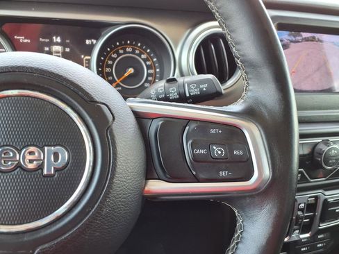 Used 2018 Jeep Wrangler Unlimited Sahara w/ Dual Top Group image 33