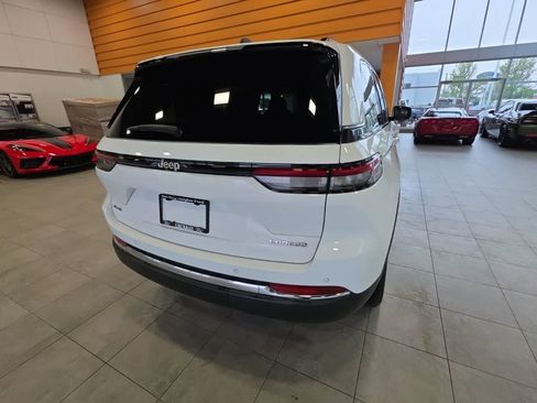 Used 2023 Jeep Grand Cherokee Laredo w/ Luxury Tech Group I AWD/4WD image 9
