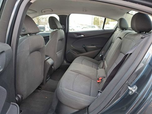 Used 2017 Chevrolet Cruze LT image 9