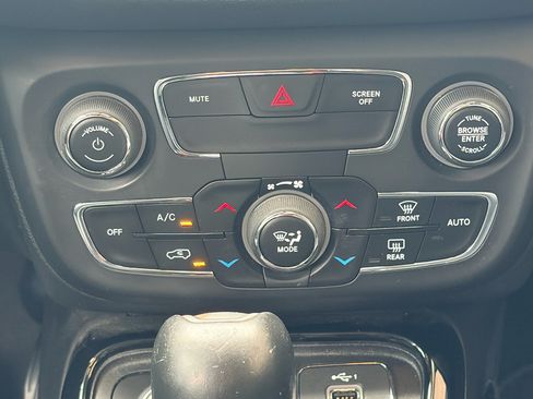 Used 2020 Jeep Compass Limited AWD/4WD image 18
