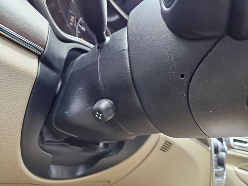 Used 2016 Jeep Grand Cherokee Limited w/ Luxury Group II image 44