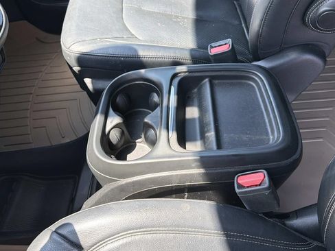 Used 2019 Chrysler Pacifica Touring-L w/ Advanced Safetytec Group FWD image 3