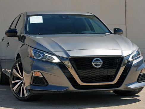 Used 2021 Nissan Altima 2.5 SR AWD/4WD image 2