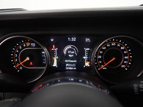 Used 2018 Jeep Wrangler Unlimited Sahara AWD/4WD image 21