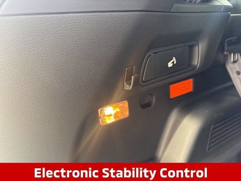 Used 2025 Mitsubishi Outlander ES AWD/4WD image 11