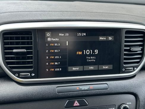 Used 2022 Kia Sportage LX image 19