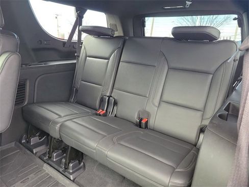 Used 2021 Chevrolet Suburban LT image 18