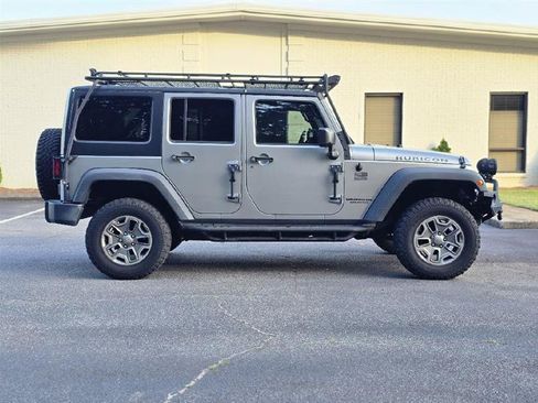 Used 2016 Jeep Wrangler Unlimited Rubicon w/ Connectivity Group AWD/4WD image 8