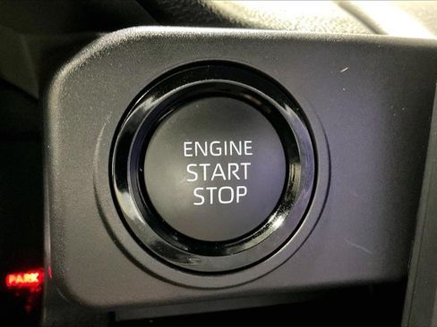 Certified 2025 Toyota Tacoma SR5 AWD/4WD image 38