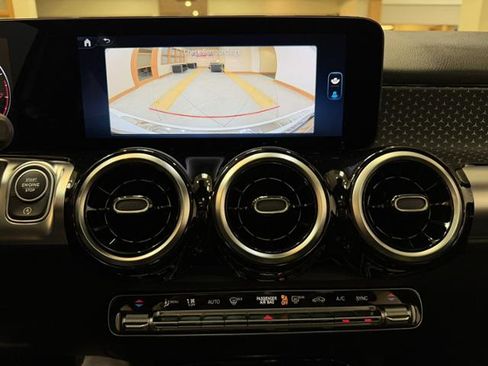 Used 2026 Mercedes-Benz GLB 250 w/ Sun & Sound Package image 15