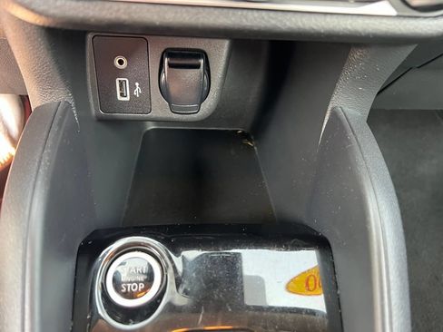 Used 2020 Nissan Versa S FWD image 32