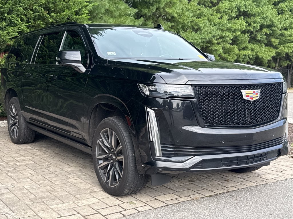 Used 2022 Cadillac Escalade ESV Sport w/ Touring Package AWD/4WD image 3