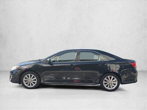 Used 2012 Toyota Camry XLE w/ Leather Pkg FWD image 9