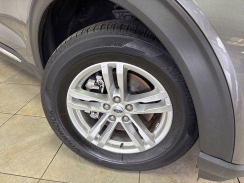 Used 2022 Ford Explorer XLT AWD/4WD image 5