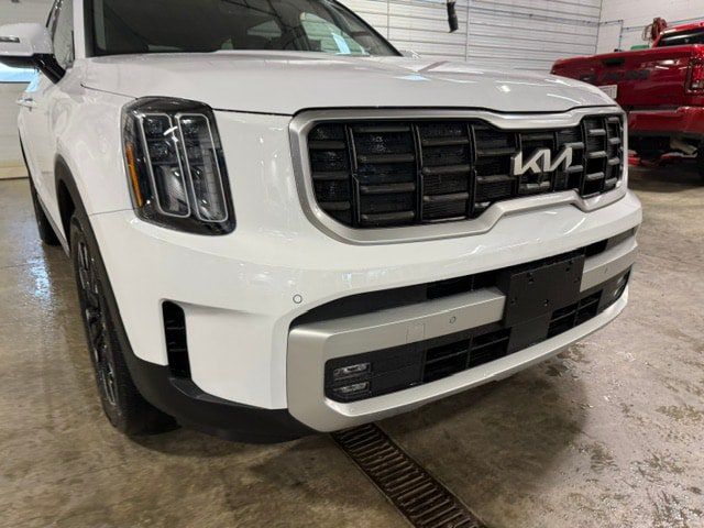 Used 2025 Kia Telluride SX AWD/4WD image 2