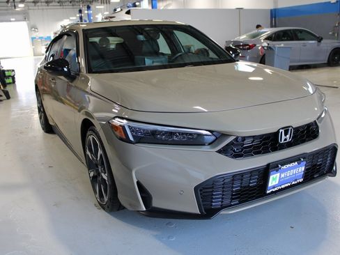 Used 2025 Honda Civic Sport Touring image 4