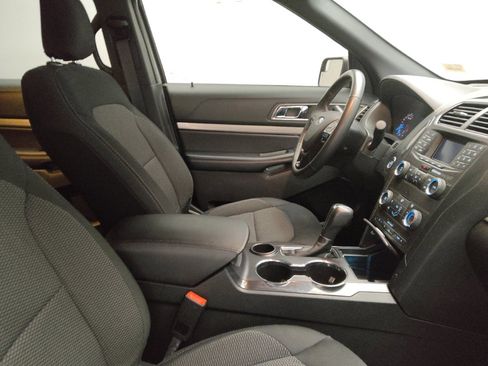 Used 2019 Ford Explorer XLT image 21