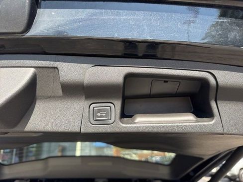 Used 2023 GMC Acadia SLE w/ Driver Convenience Package image 10