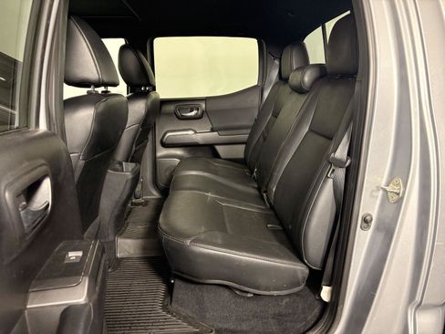 Used 2019 Toyota Tacoma TRD Off-Road w/ TRD Premium Off Road Package AWD/4WD image 15