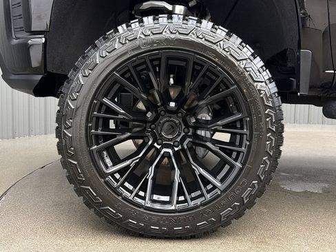 Used 2021 Chevrolet Silverado 1500 Custom Trail Boss w/ Midnight Edition AWD/4WD image 9
