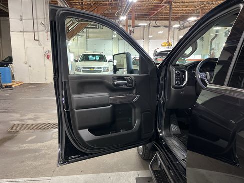 Certified 2022 Chevrolet Silverado 2500 LTZ w/ LTZ Convenience Package AWD/4WD image 20