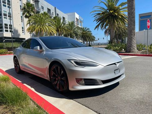 Used 2017 Tesla Model S 75 RWD image 3