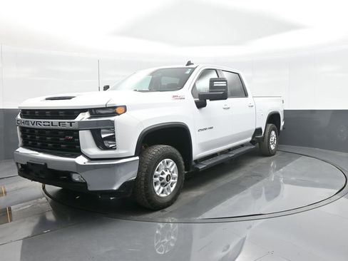 Used 2022 Chevrolet Silverado 2500 LT w/ Convenience Package AWD/4WD image 3