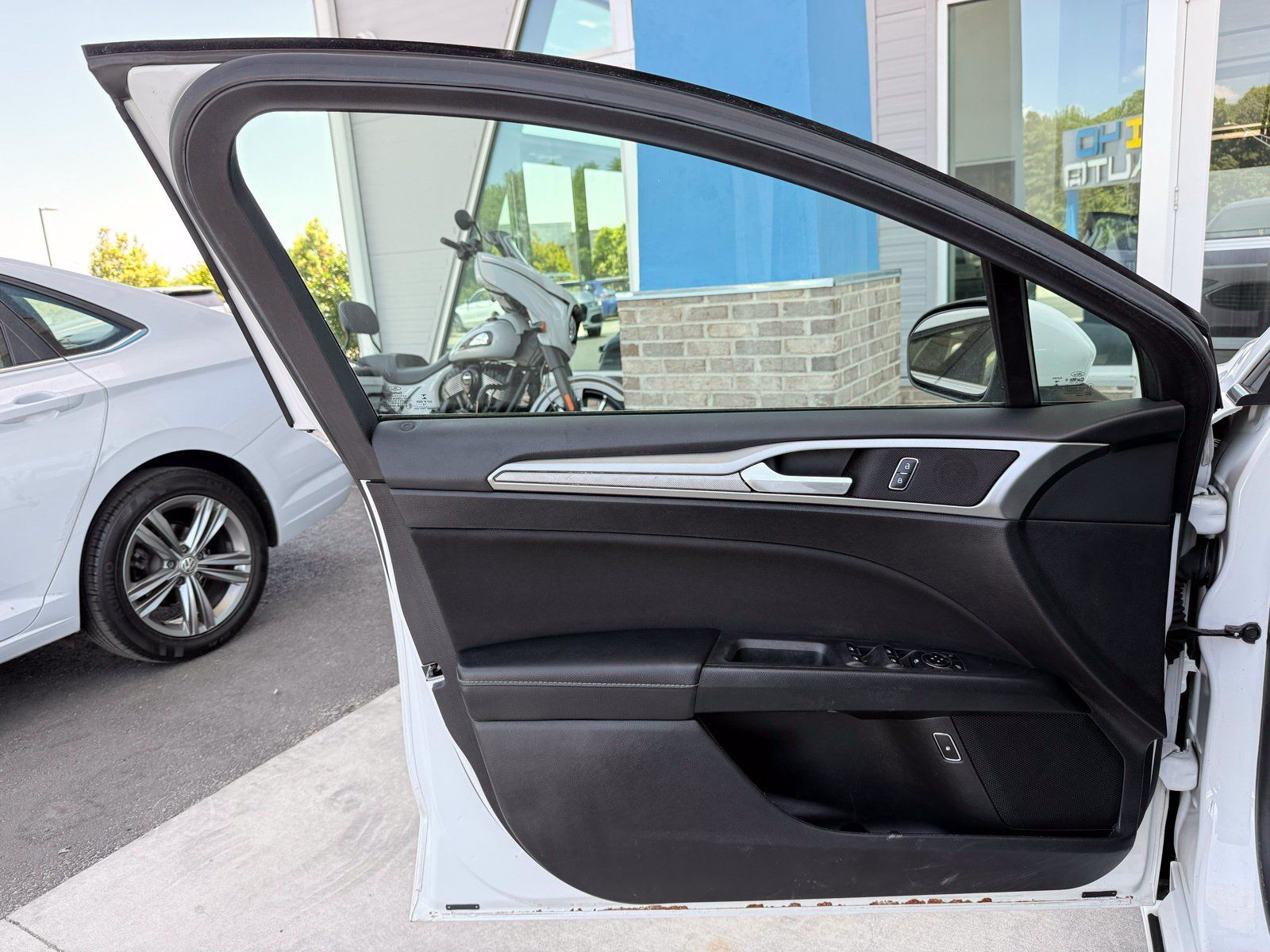 Used 2019 Ford Fusion SE FWD image 16