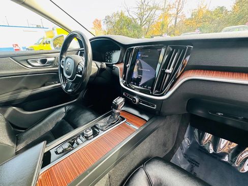 Used 2021 Volvo S60 T6 Momentum image 24
