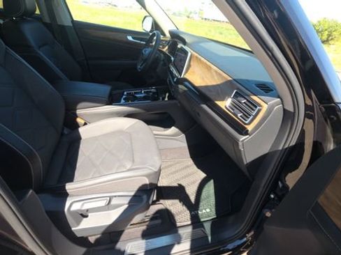 Used 2024 Volkswagen Atlas SE FWD image 29