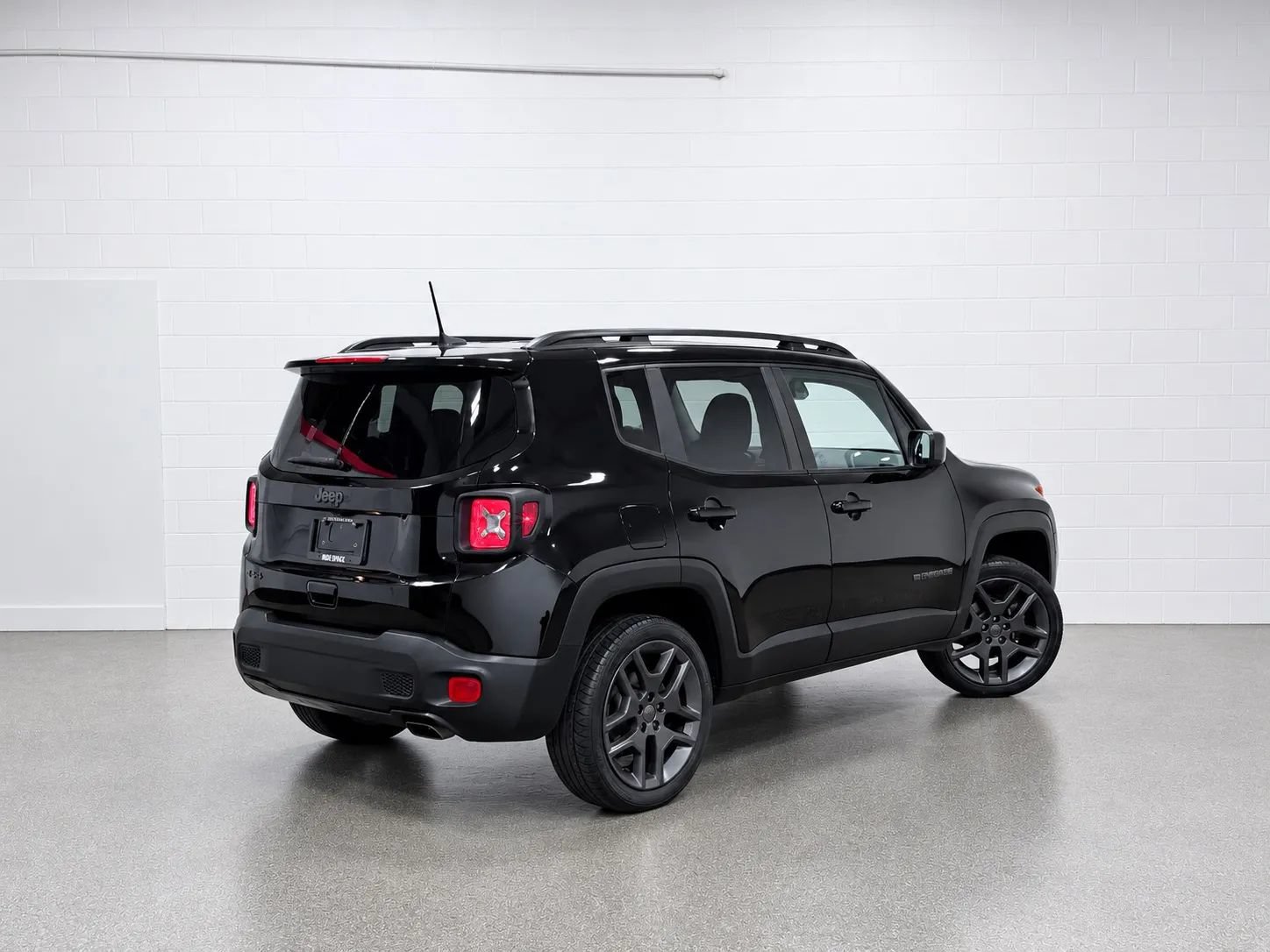 Used 2021 Jeep Renegade Latitude AWD/4WD image 3