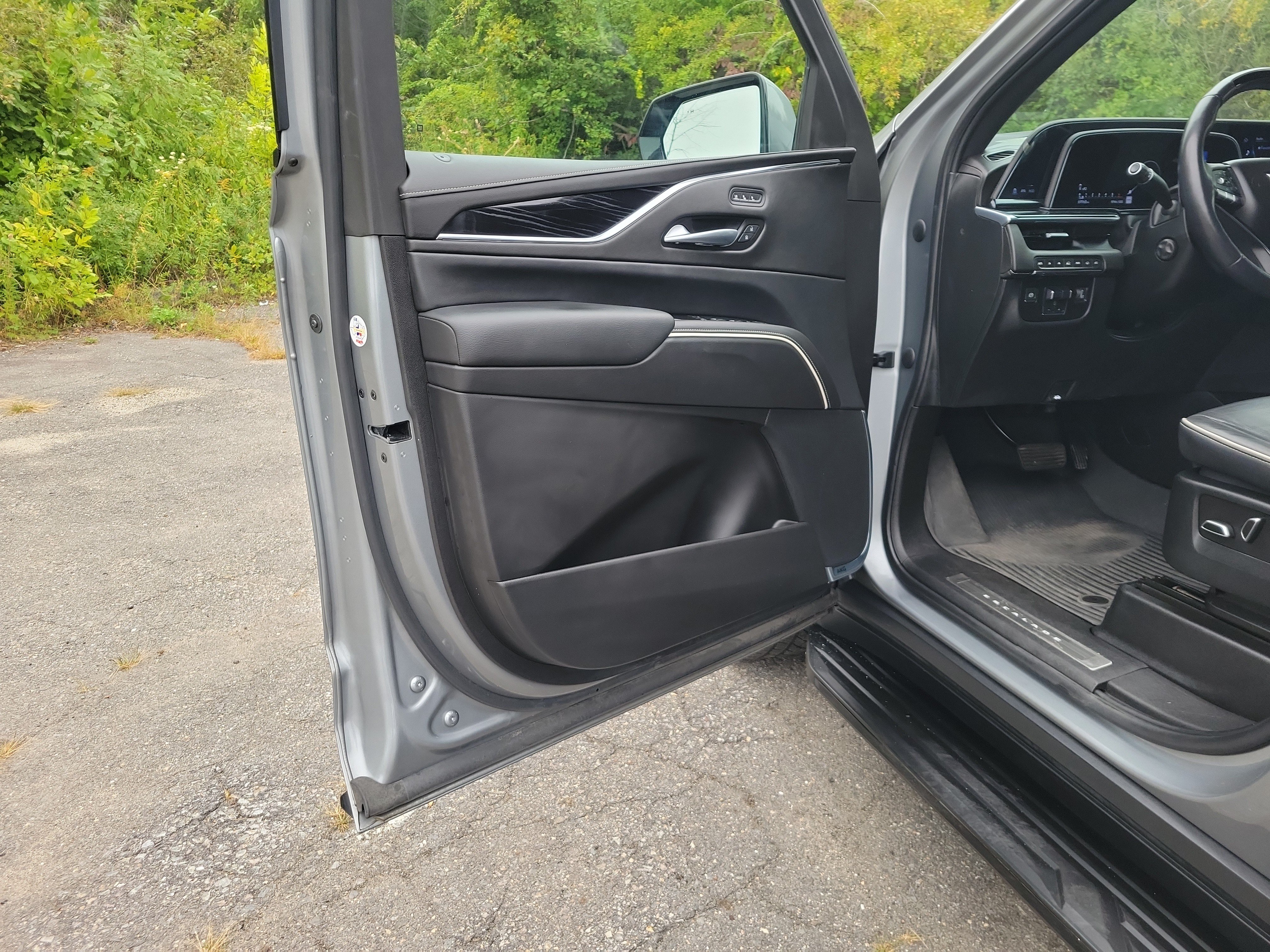 Used 2023 Cadillac Escalade Sport w/ LPO, ONYX Package AWD/4WD image 15