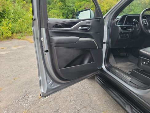 Used 2023 Cadillac Escalade Sport w/ LPO, ONYX Package AWD/4WD image 15