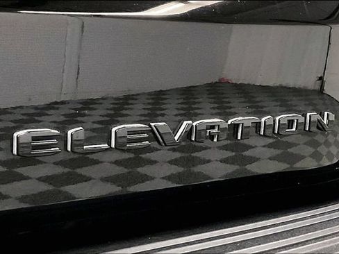 Used 2025 GMC Yukon Elevation w/ Elevation Premium Package AWD/4WD image 9