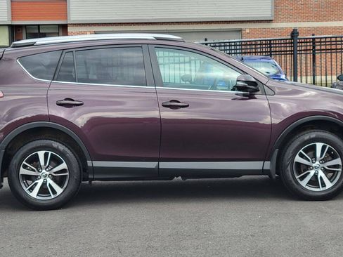 Used 2018 Toyota RAV4 XLE AWD/4WD image 5